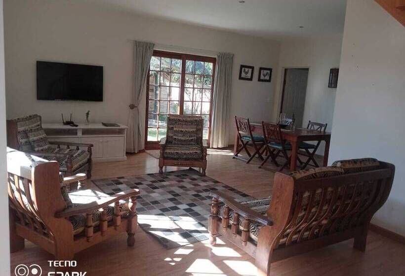 פנסיון Happy Jackal