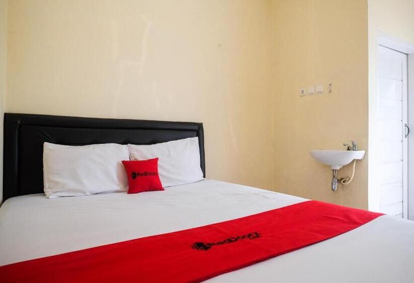 فندق صغير Reddoorz At Putri Syariah Brebes