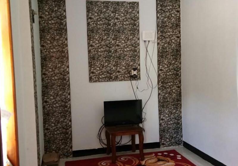 مبيت وإفطار Agung Safira Homestay