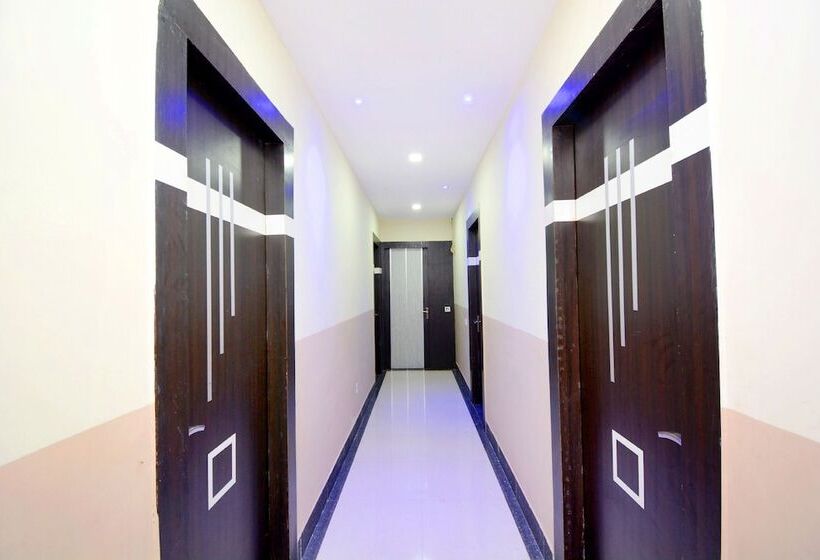 ホテル Royal Lifestyle By Oyo Rooms