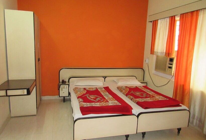 هتل Sheela International