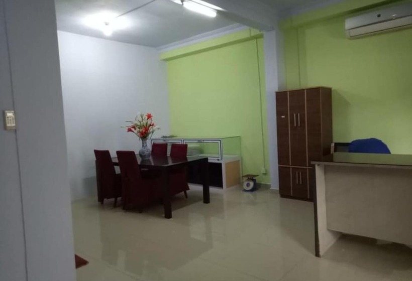 هتل Tachi Stay Guesthouse Syariah