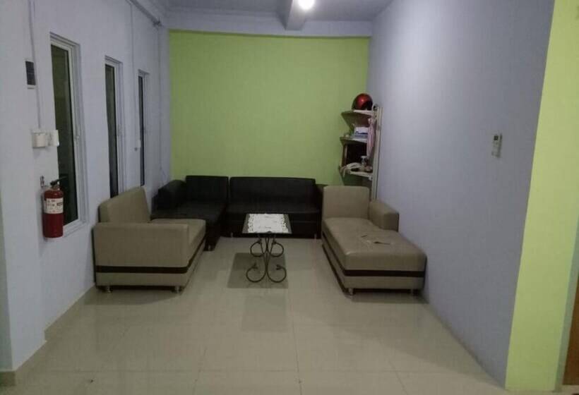 هتل Tachi Stay Guesthouse Syariah