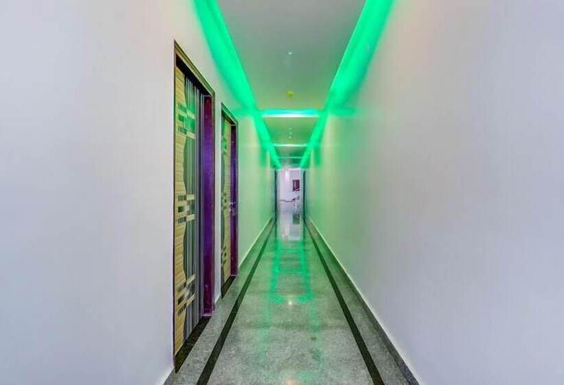 Отель The Grand Bhavya Palace