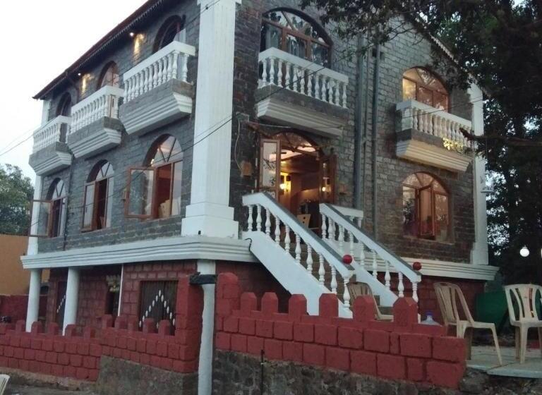 בית מלון כפרי Magadh ,in Fort Panhala