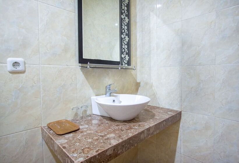 בית מלון כפרי Reddoorz Plus @ Pancer Door Beach