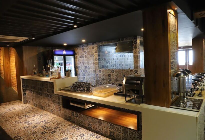호텔 Regenta Inn Morbi