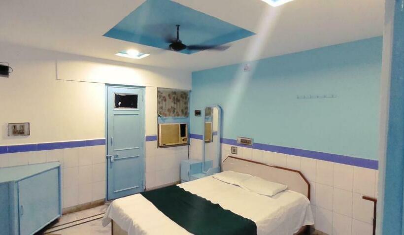 Отель Yogeshwer