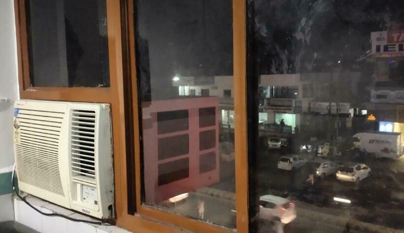 Отель Yogeshwer