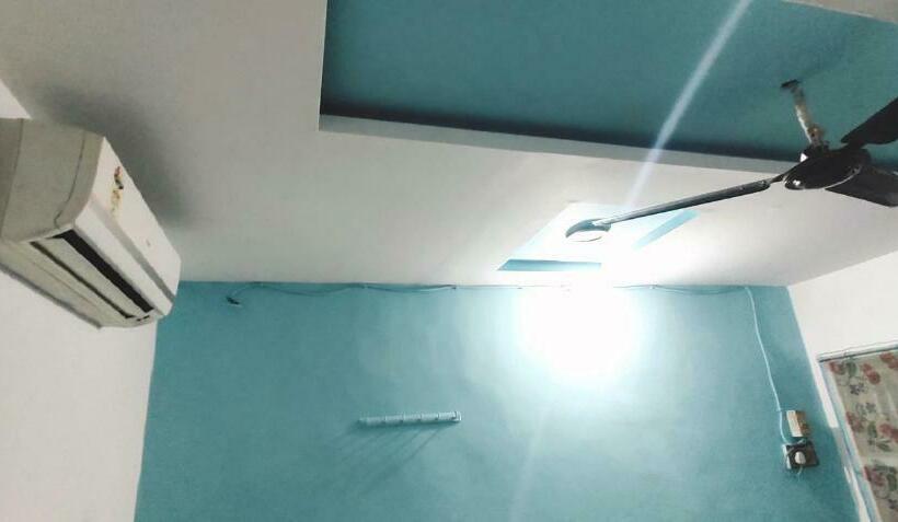 Отель Yogeshwer