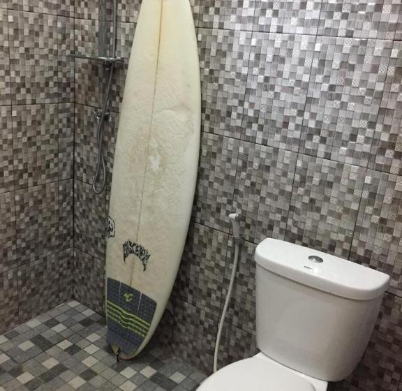펜션 Medewi Secret Surfcamp