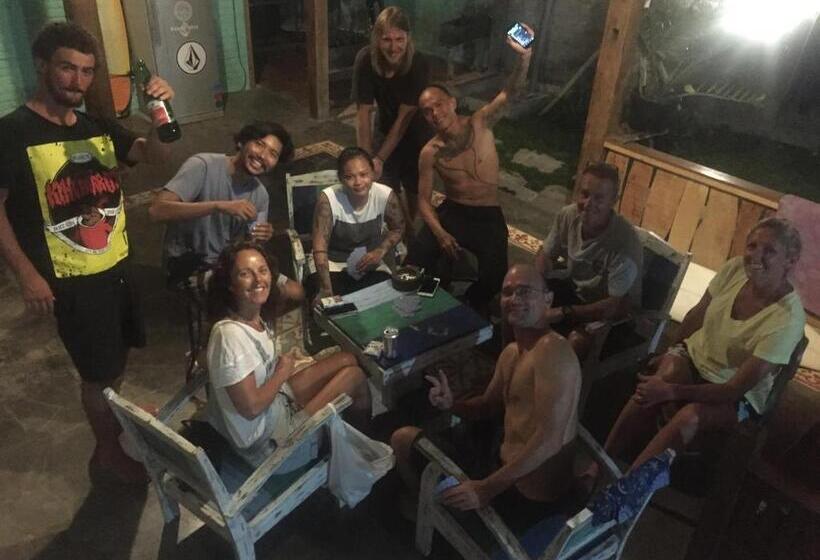 펜션 Medewi Secret Surfcamp