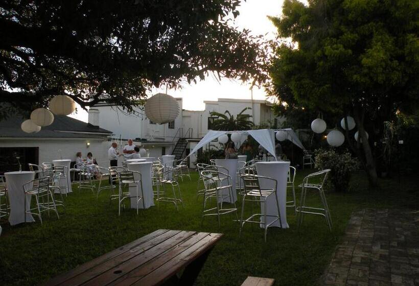 פנסיון The Historic Pig And Whistle Inn