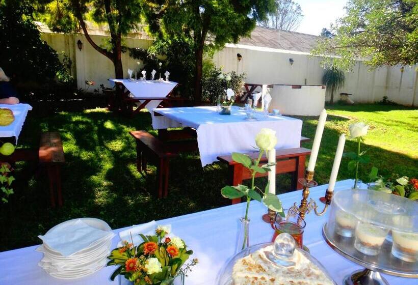 ペンション The Historic Pig And Whistle Inn