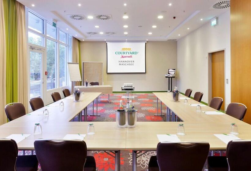 هتل Courtyard By Marriott Hannover Maschsee