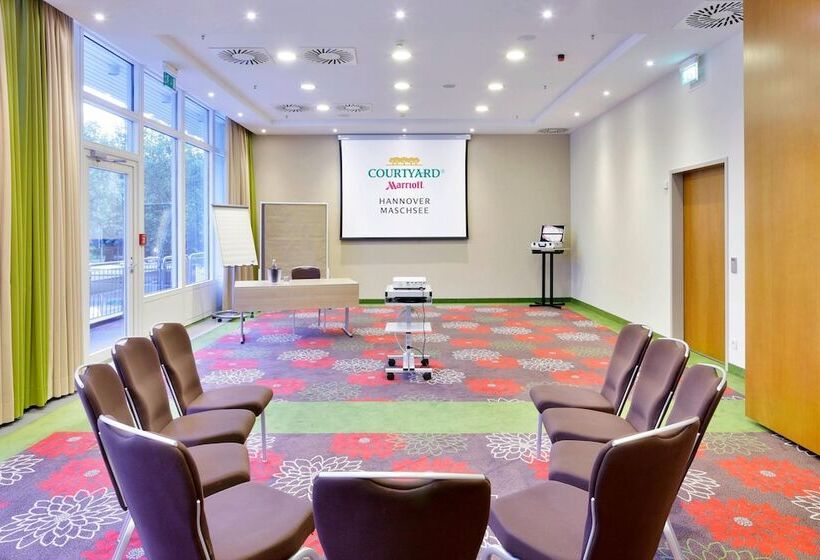هتل Courtyard By Marriott Hannover Maschsee