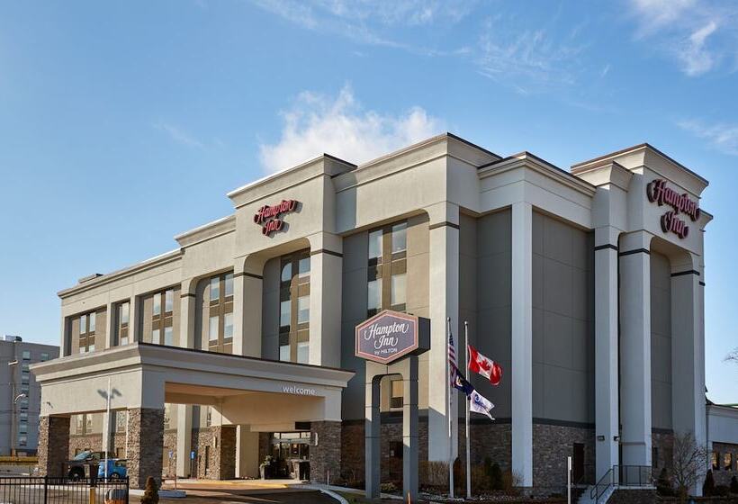هتل Hampton Inn Niagara Falls