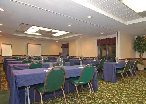 호텔 Quality Inn & Suites Biltmore South