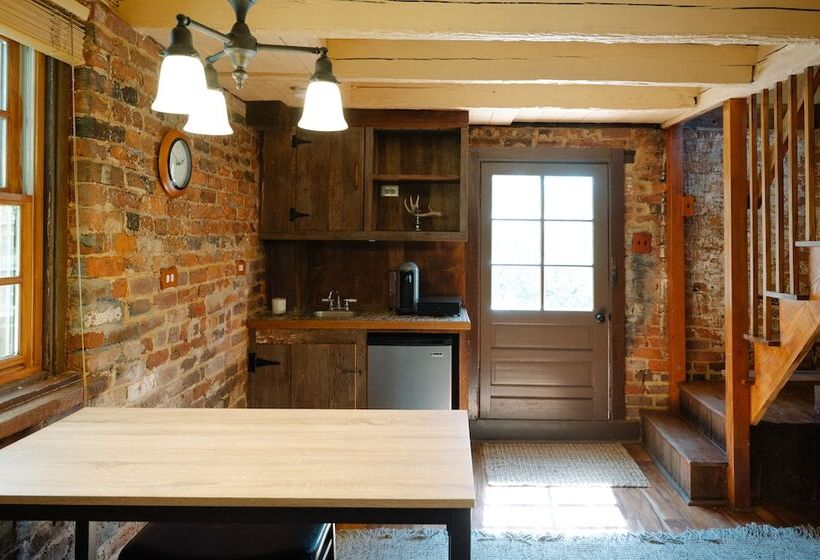 住宿加早餐  The Crossroads Inn