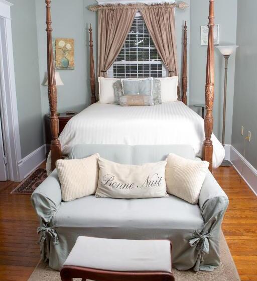 ホテル Burke Manor Inn & Pavilion