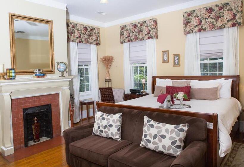 ホテル Burke Manor Inn & Pavilion