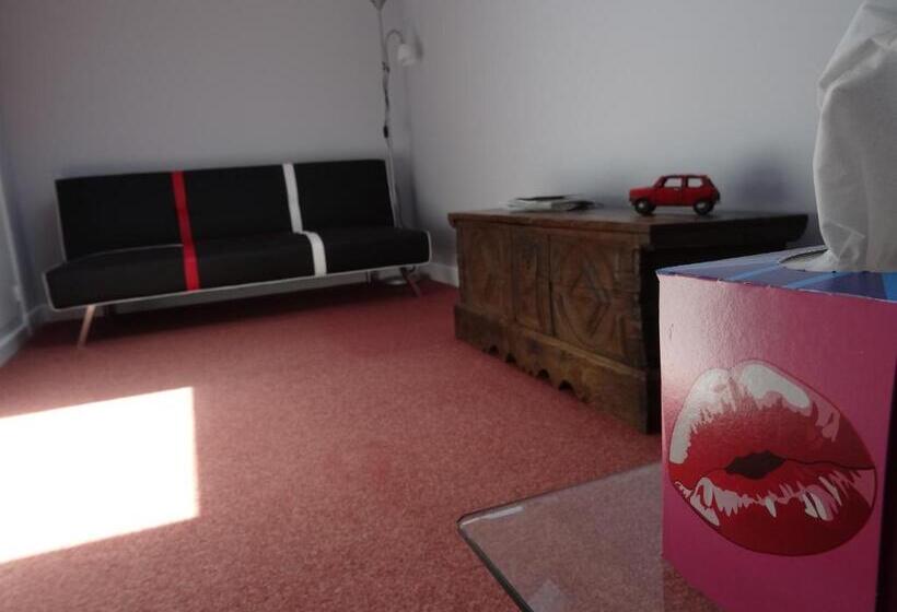 تختخواب و صبحانه Gure Lana