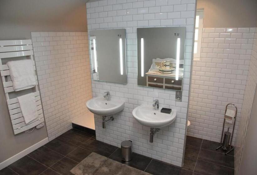 تختخواب و صبحانه Gure Lana