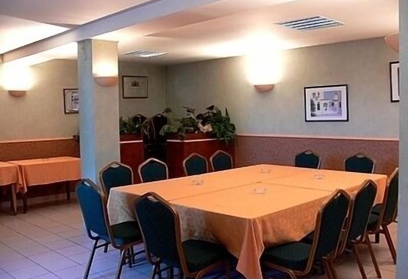 هتل Auberge Des Vieux Chênes