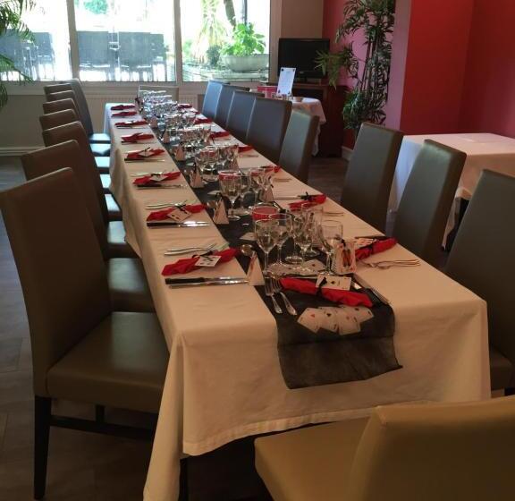 ホテル Hôtel Restaurant La Boule D'or