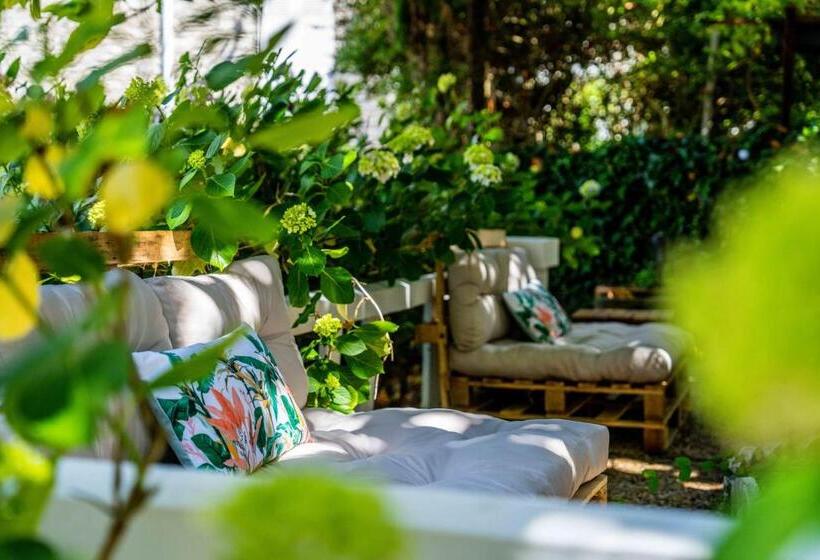 هتل Hôtel Val Flores Logis