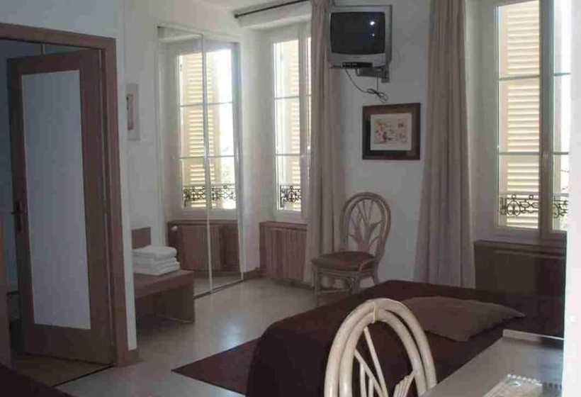 בית מלון כפרי Logis Hôtel Restaurant Les Capucins