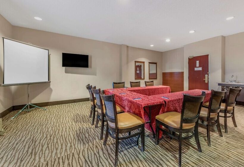 فندق Comfort Suites