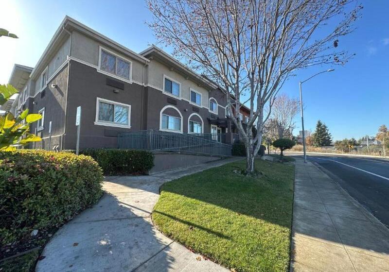 فندق Holiday Inn Express & Suites Mountain View, An Ihg