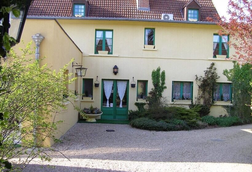 فندق Logis Auberge A La Tete De Lard
