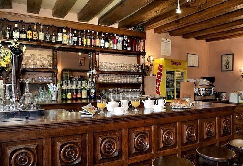 فندق Logis Auberge A La Tete De Lard