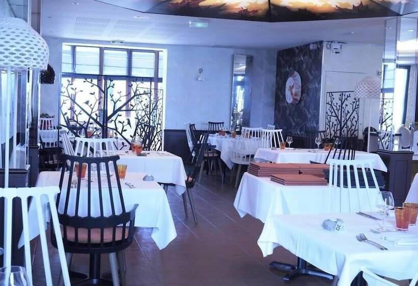 فندق Logis Auberge De La Foret