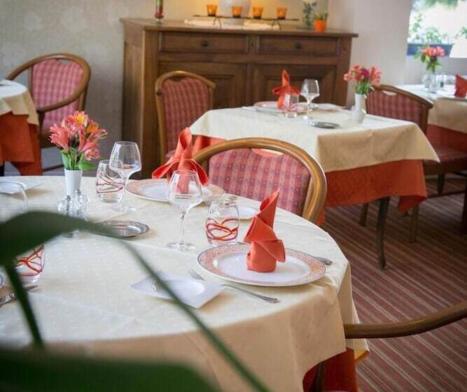هتل Logis Auberge De La Rose