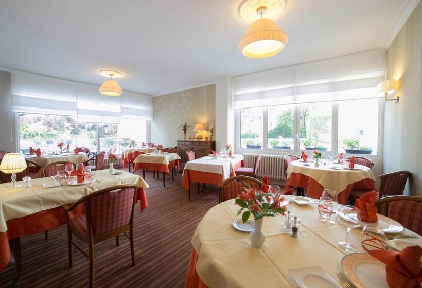 هتل Logis Auberge De La Rose