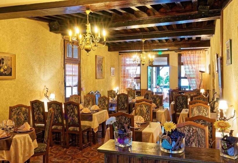 ホテル Logis Des Trois Maures