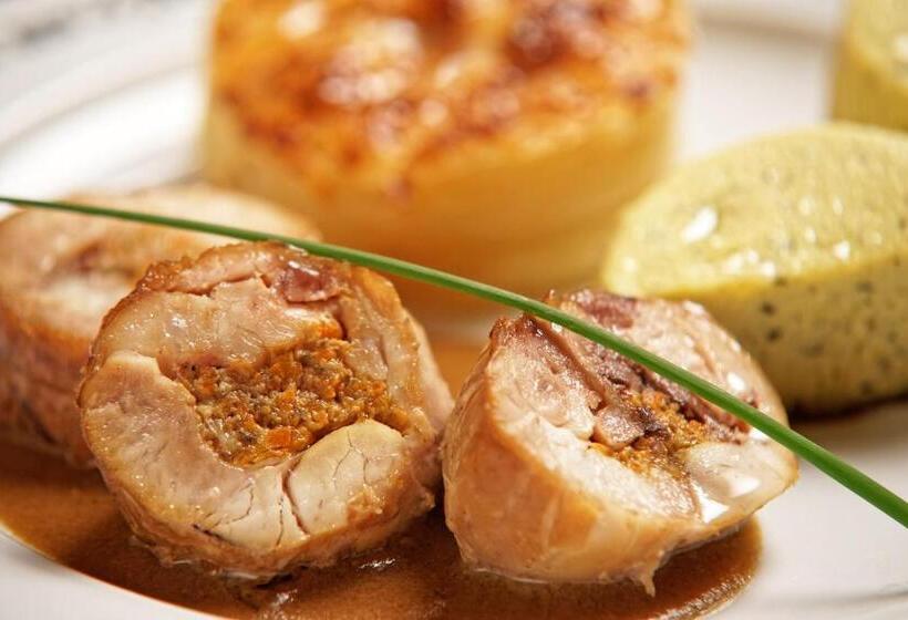 ホテル Logis Des Trois Maures