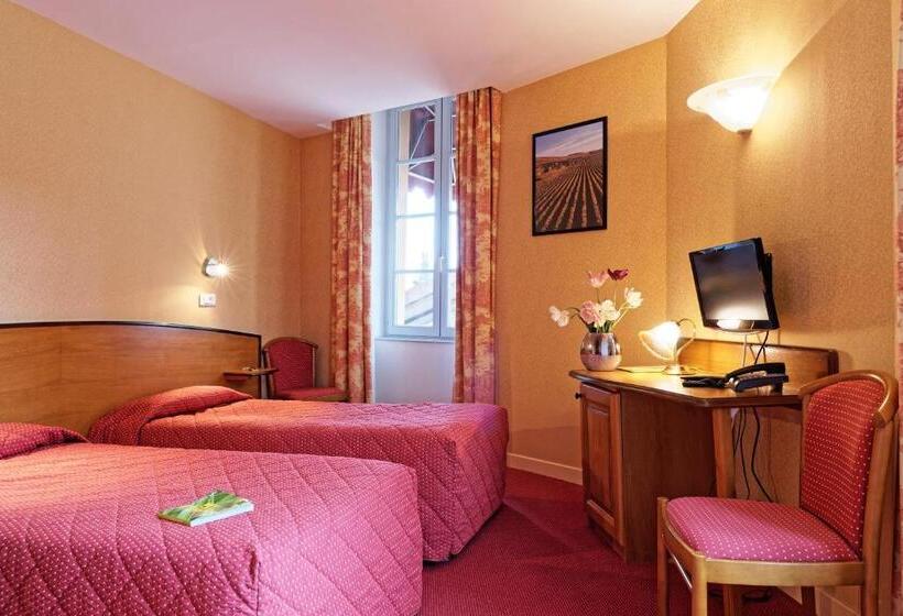 ホテル Logis Des Trois Maures