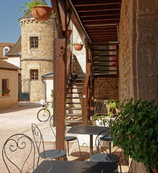 ホテル Logis Des Trois Maures