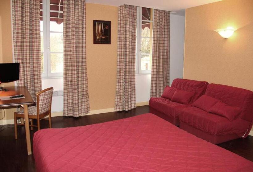 ホテル Logis Des Trois Maures