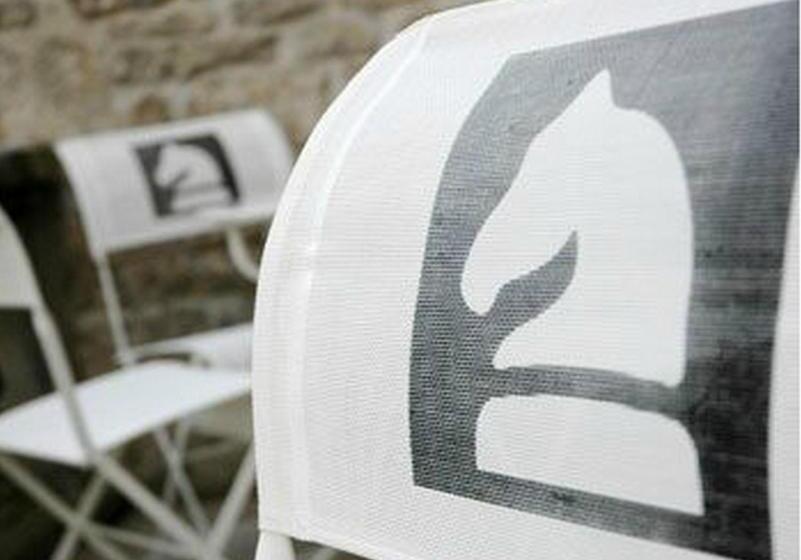 هتل Logis Hôtel Le Cheval Blanc