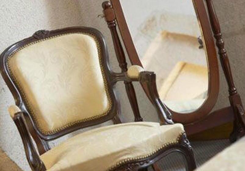 هتل Logis Hôtel Le Cheval Blanc