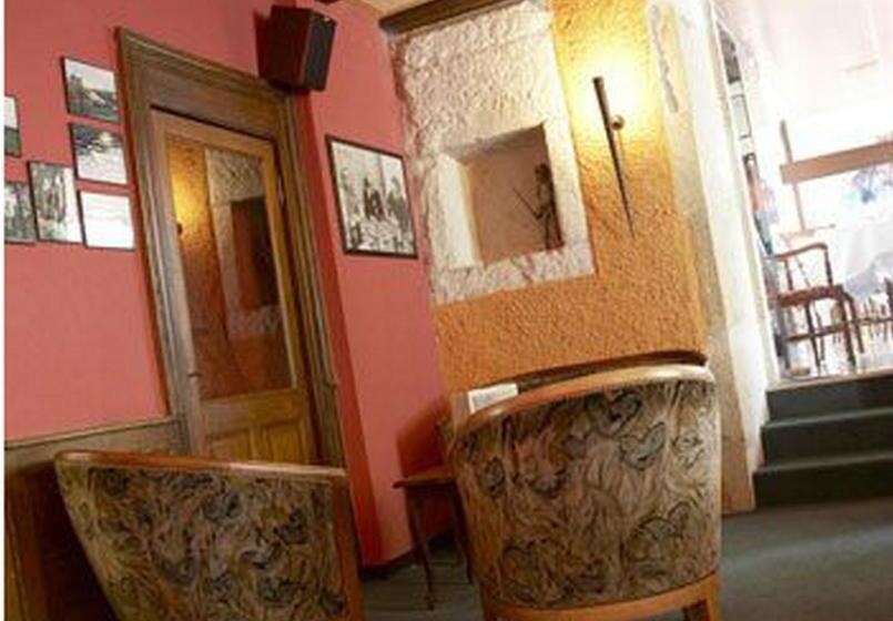 هتل Logis Hôtel Le Cheval Blanc
