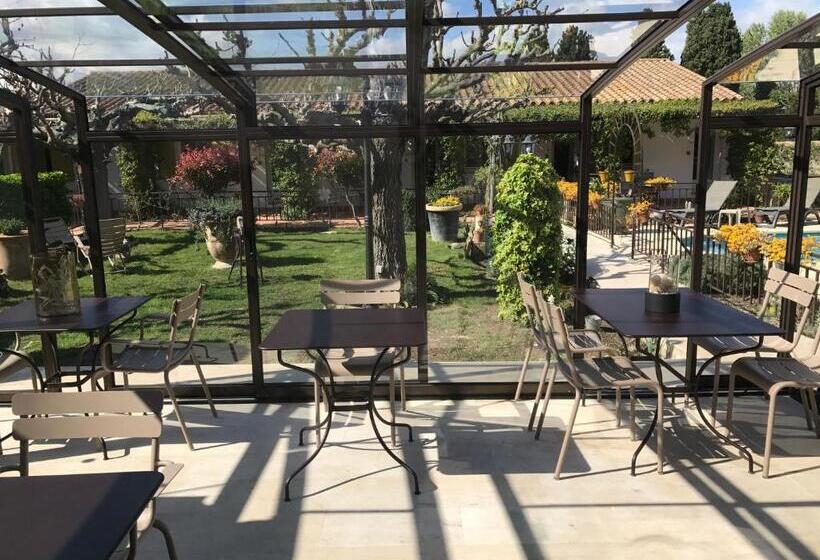 Logis Hotel Restaurant Hostellerie De La Tour