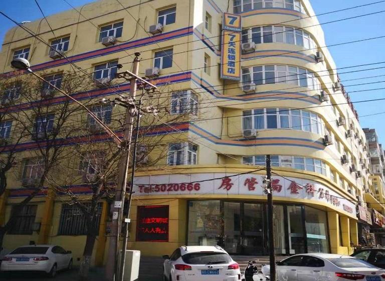 هتل 7days Inn Zhangjiakou Xuanhua Caishenmiao Street