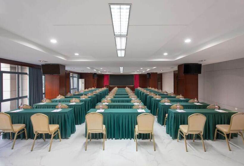 בית מלון כפרי Ramada Encore By Wyndham Qionghai Downtown