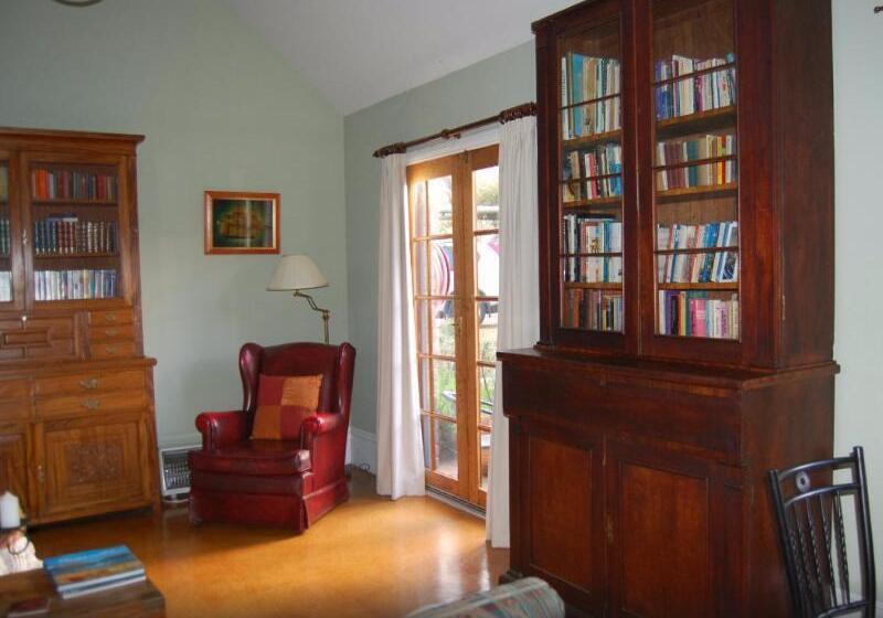 호텔 Wind Song Bed & Breakfast